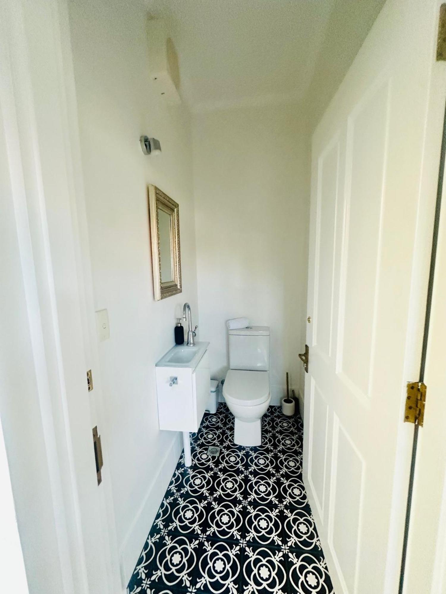 Holiday home Walk To Adelaide Oval, 4-bedroom With Parking *